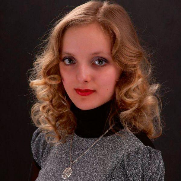 Яна Авезова
